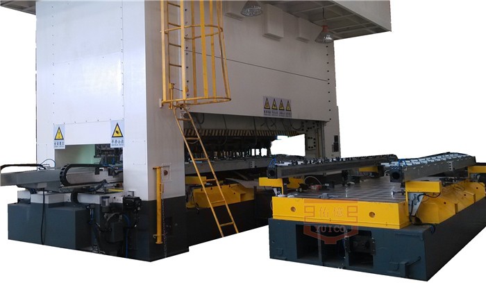 多臺沖床連線使用的沖壓機械手有哪些應(yīng)用優(yōu)勢？