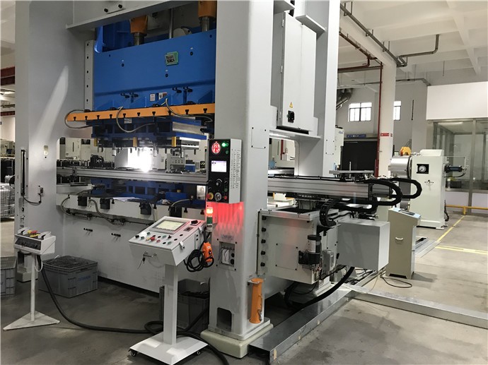 三次元機(jī)械手是如何聯(lián)動多工序沖壓生產(chǎn)的？