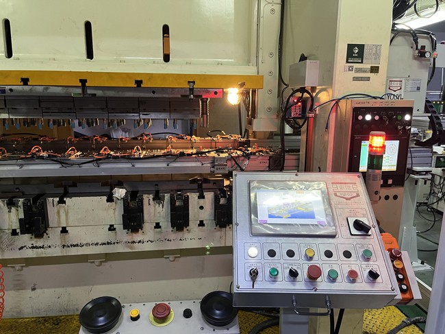 三次元機(jī)械手主要由哪些部分組成？